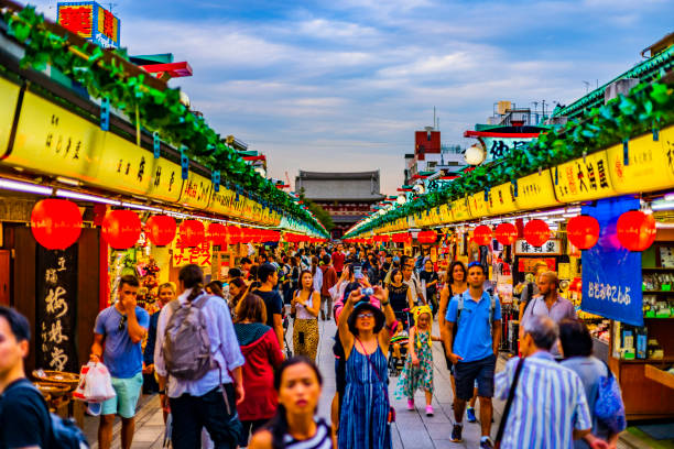 asakusa dera senso-ji w tokio - nakamise dori zdjęcia i obrazy z banku zdjęć