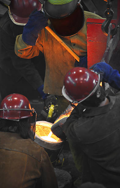 istock Iron Pour - Bull Ladle to Cup 118034700