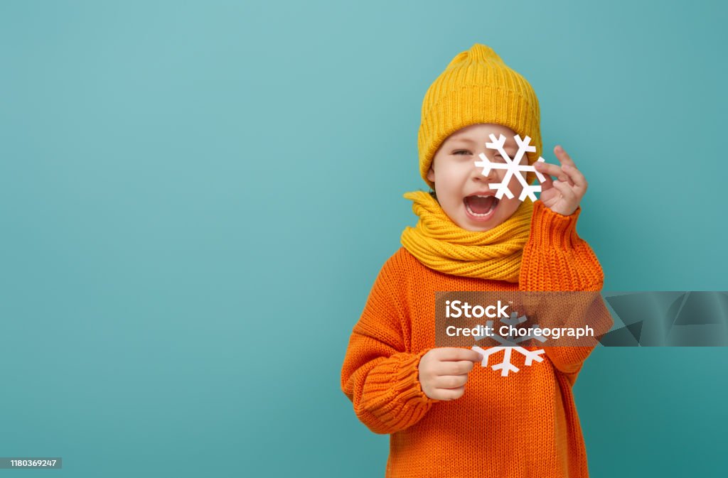 Retrato de invierno del niño feliz - Foto de stock de Invierno libre de derechos