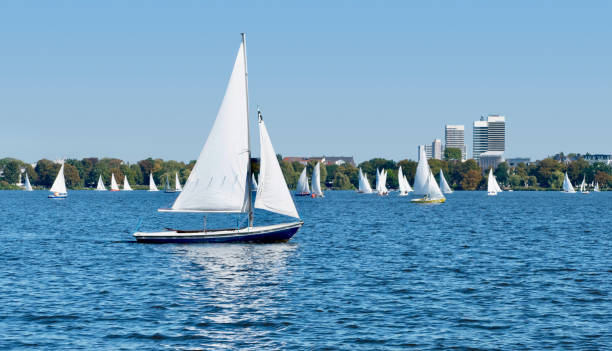 Sailing boats on the Aussenalster Hamburg sailing boats on the Aussenalster Hamburg aussenalster lake stock pictures, royalty-free photos & images