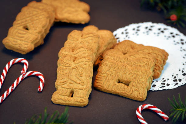 istock 'Speculaas' or 'speculoos', a spiced thin, crunchy and caramelizedand shortcrust biscuit with figure stamped on the front side, traditionally baked in Europe in Christmas season 1180407017