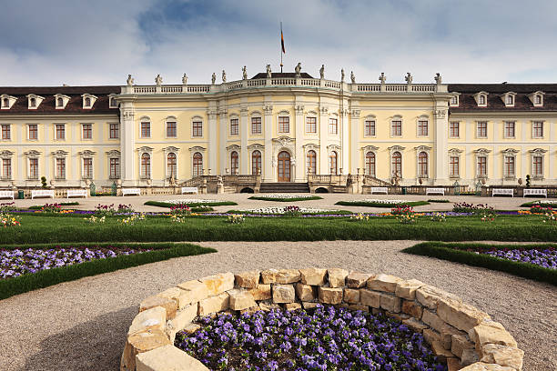 barokowym pałacu ludwigsburg sprężynę, pierścień rano - ludwigsburg zdjęcia i obrazy z banku zdjęć