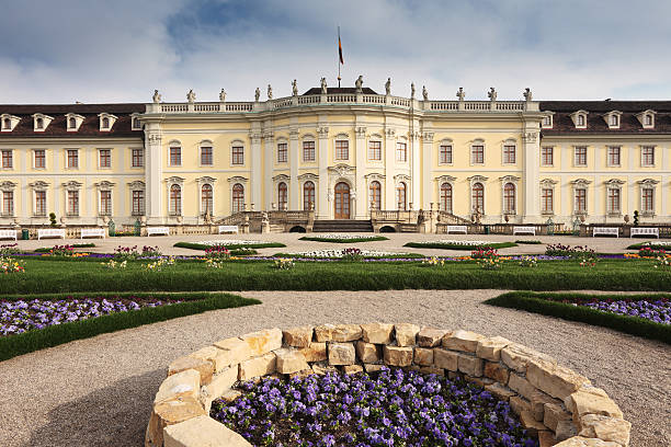 palácio barroco ludwigsburg primavera ring manhã - ludwigsburg - fotografias e filmes do acervo