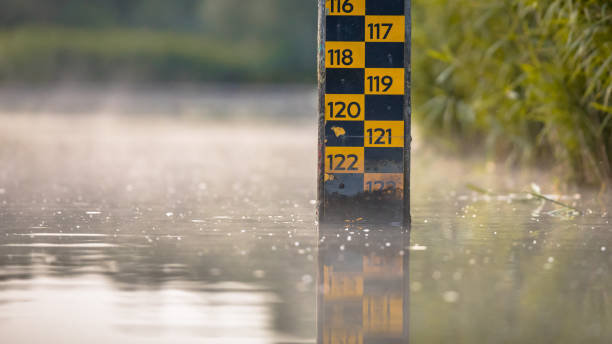 misuratore di profondità del livello dell'acqua - environmental indicator foto e immagini stock