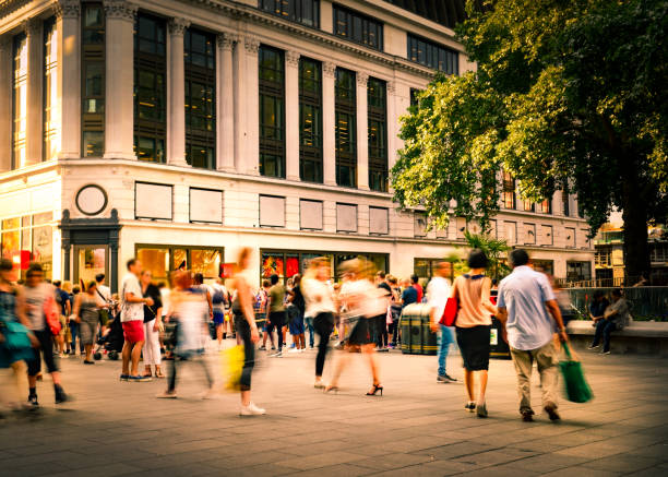 motion blurred shopping street scene - retail london england uk people imagens e fotografias de stock