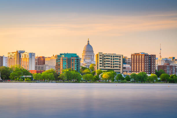 Madison, Wisconsin, USA downtown skyline Madison, Wisconsin, USA downtown skyline at dusk on Lake Monona. wisconsin state capitol building stock pictures, royalty-free photos & images