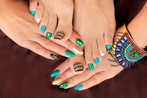 ajo Celo Lobo con piel de cordero Multicolored Pedicure And Manicure With Rhinestones On Oval Long Female  Nails Stock Photo - Download Image Now - iStock