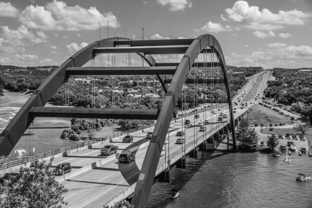 pennybacker bridge or the 360 bridge across lake austin in austin, texas, usa. in black and white - highway nobody town urban road imagens e fotografias de stock