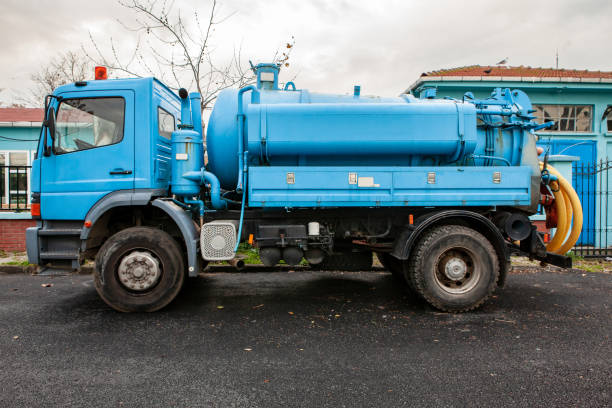 caminhão industrial da bomba waste - sewage truck - fotografias e filmes do acervo