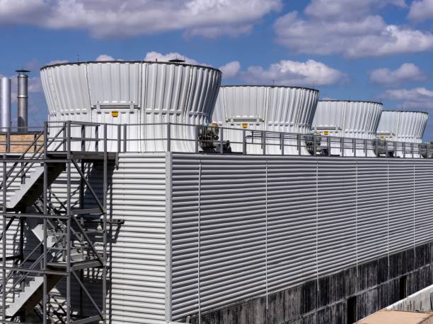 tours de refroidissement industrielles - cooling tower photos et images de collection