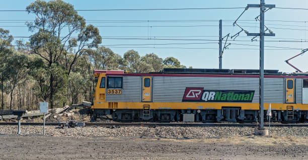 train transporting coal - train coal mining australia imagens e fotografias de stock