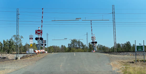 cruce de ferrocarriles - train coal mining australia fotografías e imágenes de stock