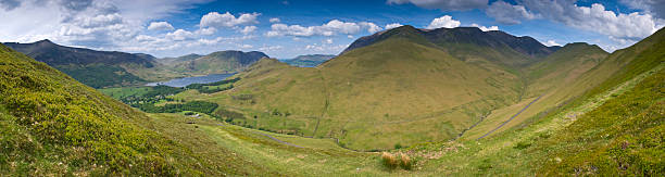 istock XXXL Green fields, mountain peaks 118053056