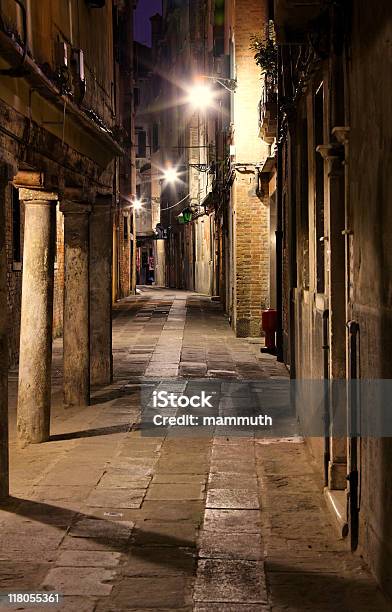 Vicolo A Venezia - Fotografie stock e altre immagini di Venezia - Venezia, Abbandonato, Ambientazione esterna