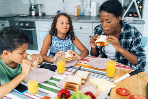 istock Mother and children eating sandwiches 1180563254