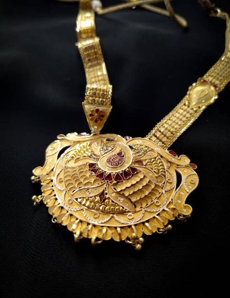 istock Indian traditional gold necklace. 1180598685
