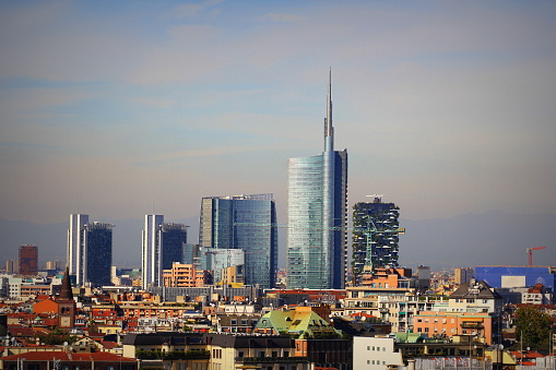 Horizonte de Milán con modernos rascacielos en el distrito financiero de Porto Nuovo, Italia. Panorama de la ciudad de Milán para el fondo photo