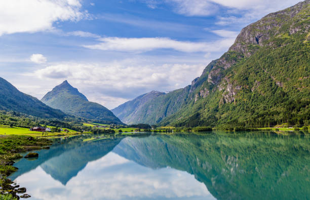 landschaft gloppen norwegen - sogn og fjordane county stock-fotos und bilder