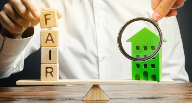 Wooden blocks with the word Fair and a wooden house. Fair value of real estate and housing. Property valuation. Home appraisal. Housing evaluator. Legal transparent deal. Apartment purchase / sale. Wooden blocks with the word Fair and a wooden house. Fair value of real estate and housing. Property valuation. Home appraisal. Housing evaluator. Legal transparent deal. Apartment purchase / sale. housing development stock pictures, royalty-free photos & images
