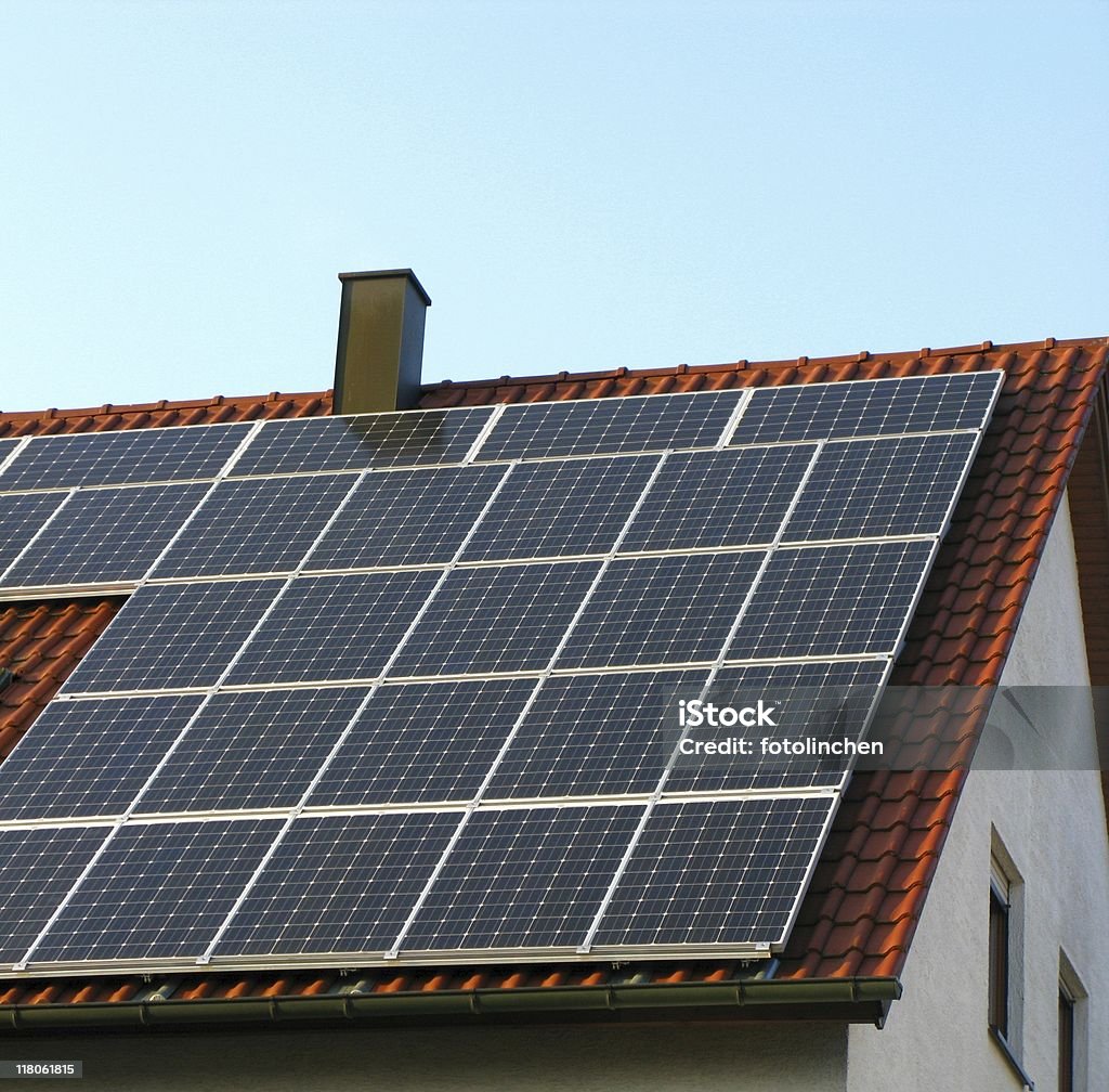 Sonnenkollektoren auf dem Dach - Lizenzfrei Dach Stock-Foto