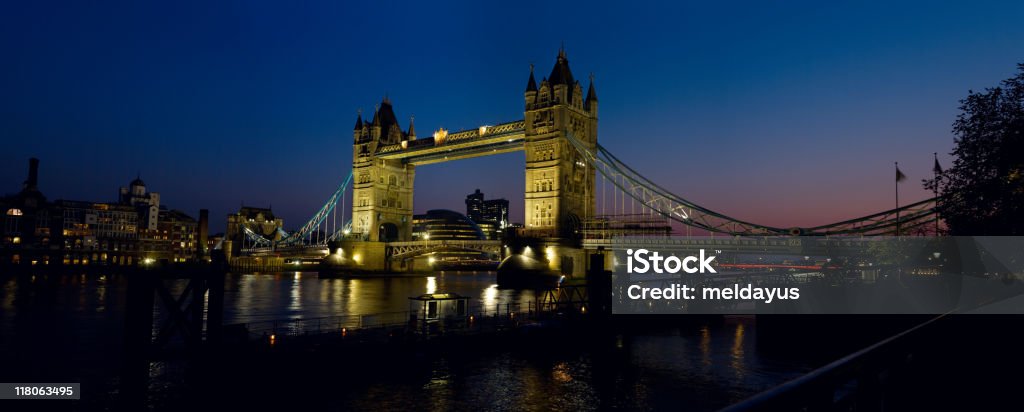 Tower Bridge, Londres, al atardecer - Foto de stock de Aire libre libre de derechos