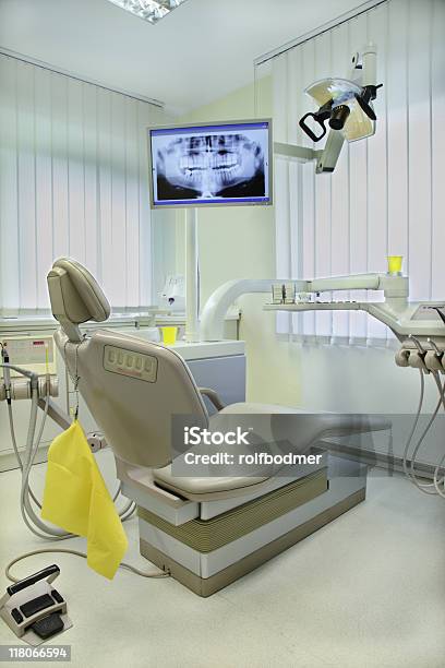 Dentista Habitación Foto de stock y más banco de imágenes de Imagen de rayos X - Imagen de rayos X, Silla de dentista, Sin personas