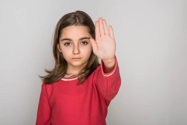 parar - stop child stop sign child abuse - fotografias e filmes do acervo