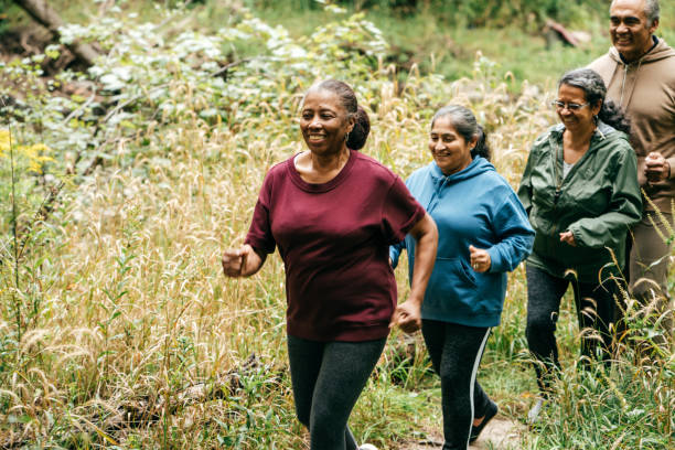 passeggiate all'aperto per anziani - hiking senior adult exercising outdoors foto e immagini stock