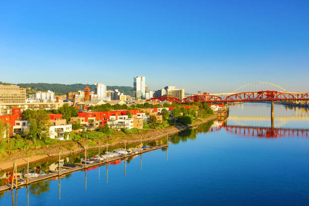 istock Sunrise, Portland, Oregon 1180705067