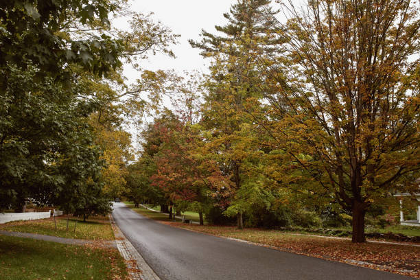 fall in bennington - town rural scene road new england stock-fotos und bilder