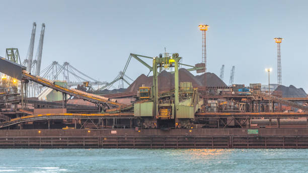 istock Iron ore buk transshipment facility crop 1180732967