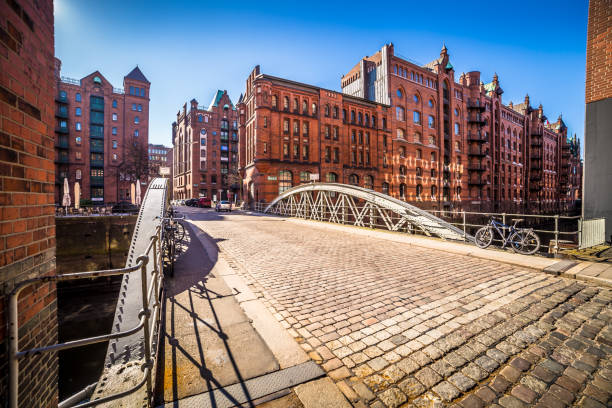 „speicherstadt“ in hamburg - germany - architecture bridge built structure business stock-fotos und bilder