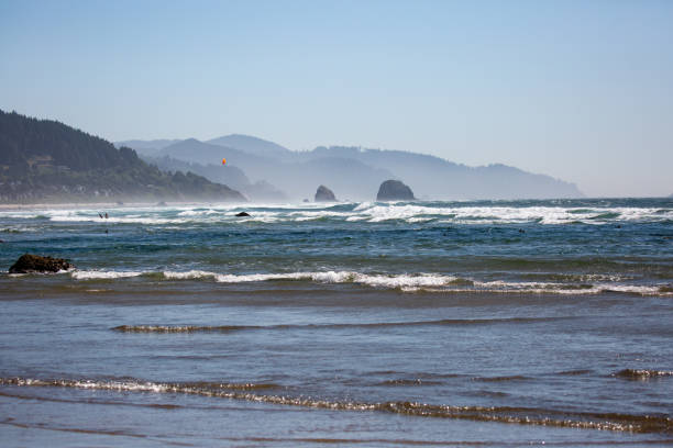 istock Kite surfing on the pacific coast on a windy day in Oregon 1180785096