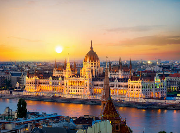 istock Parliament on riverbank of Danube 1180788143