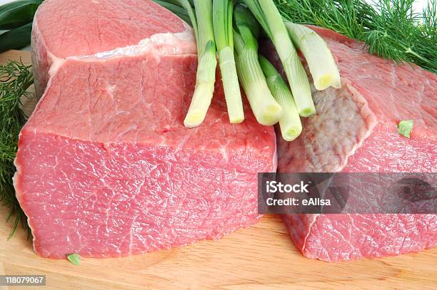 Materia Prima De La Carne De Vacuno Foto de stock y más banco de imágenes de Alimento - Alimento, Bistec, Carne