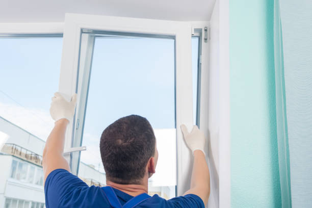 istock the master installs a part of the window in a new plastic frame, rear view 1180815813