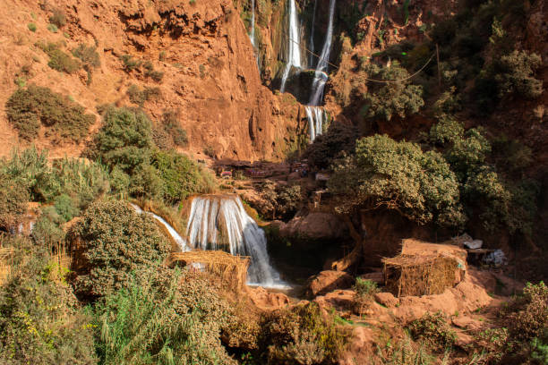ouzoud falls ( cascades d'ouzoud ) in the grand atlas village of tanaghmeilt, in the azilal province in morocco, africa. morocco’s highest waterfall - grand atlas imagens e fotografias de stock