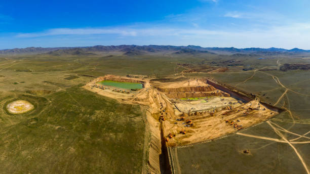 モンゴレイ、ブルガンアイダグのオープンカット金鉱山 - 航空写真 - inner mongolia ストックフォトと画像