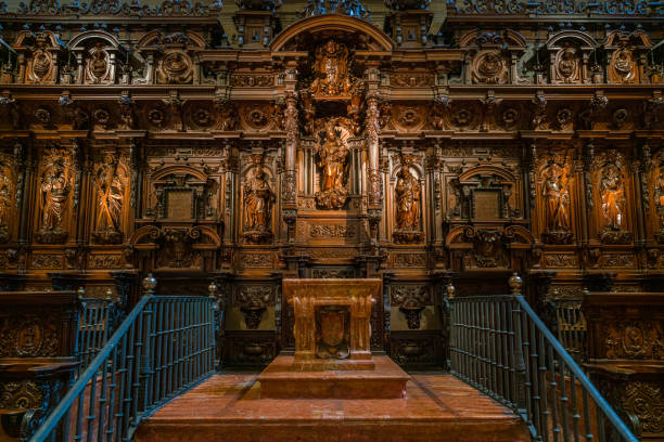 wooden choir in the cathedral of malaga (basilica de la encarnacion), andalusia, spain. - catedral de la encarnacion imagens e fotografias de stock