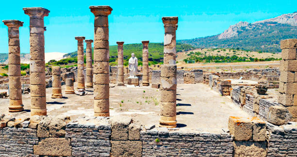 римские колонны - ancient past arch natural arch стоковые фото и изображения
