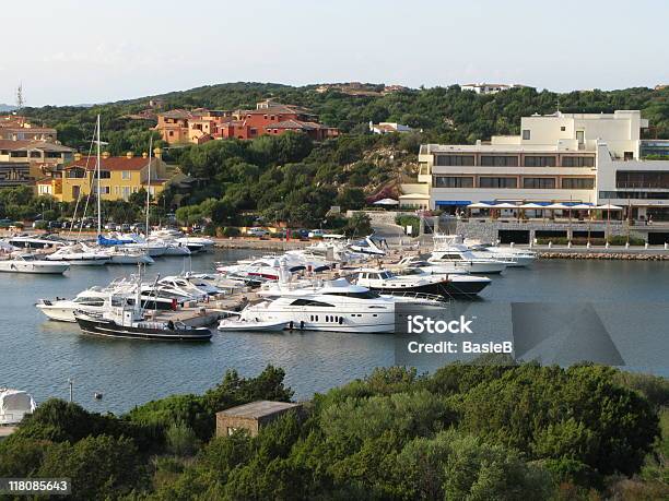 Porto Cervo In Sardinien Stockfoto und mehr Bilder von Anlegestelle - Anlegestelle, Berg, Bootssteg
