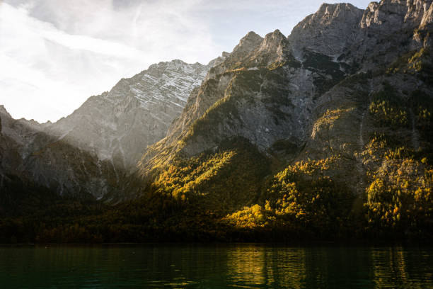 königssee im herbst - konigsee stock-fotos und bilder