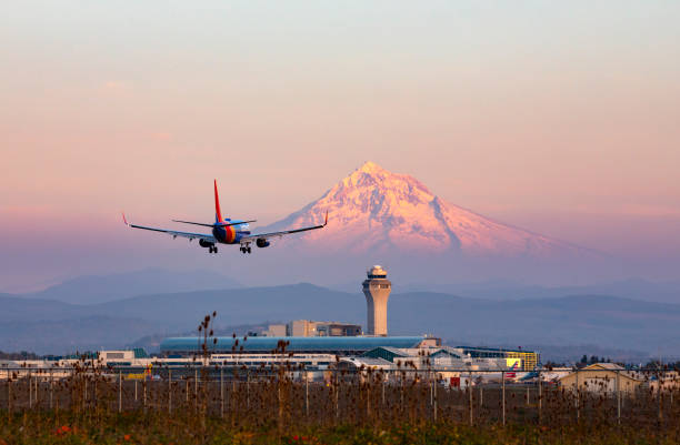 포틀랜드 국제 공항 마운트 후드. - alpenglow 뉴스 사진 이미지