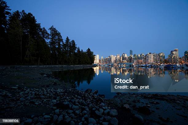 Vancouver Waterfront - Fotografias de stock e mais imagens de Anoitecer - Anoitecer, Ao Ar Livre, Apartamento