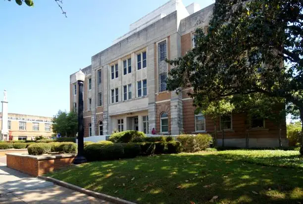 Photo of Lauderdale County Courthouse  2/2