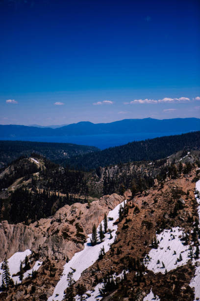 jezioro tahoe, kalifornia z squaw valley high camp - squaw lake zdjęcia i obrazy z banku zdjęć