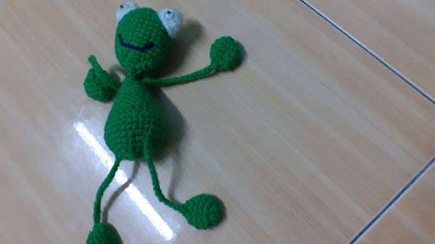 istock kids frog toys 1180912185