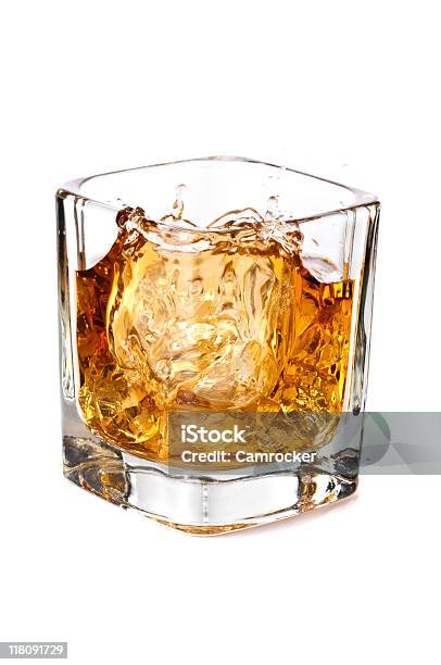 Uísque Inicial - Fotografias de stock e mais imagens de Bebida Alcoólica - Bebida Alcoólica, Bebida Branca, Chapinhar