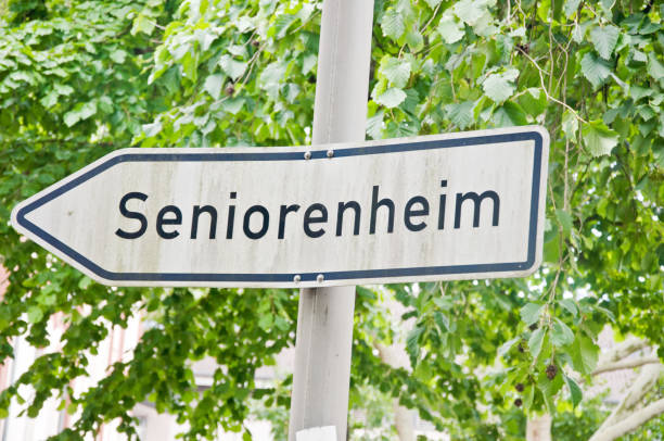 istock Direction to a Seniorenheim (