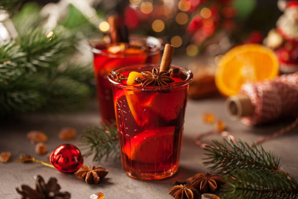 vin brulè di natale con spezie - punch foto e immagini stock